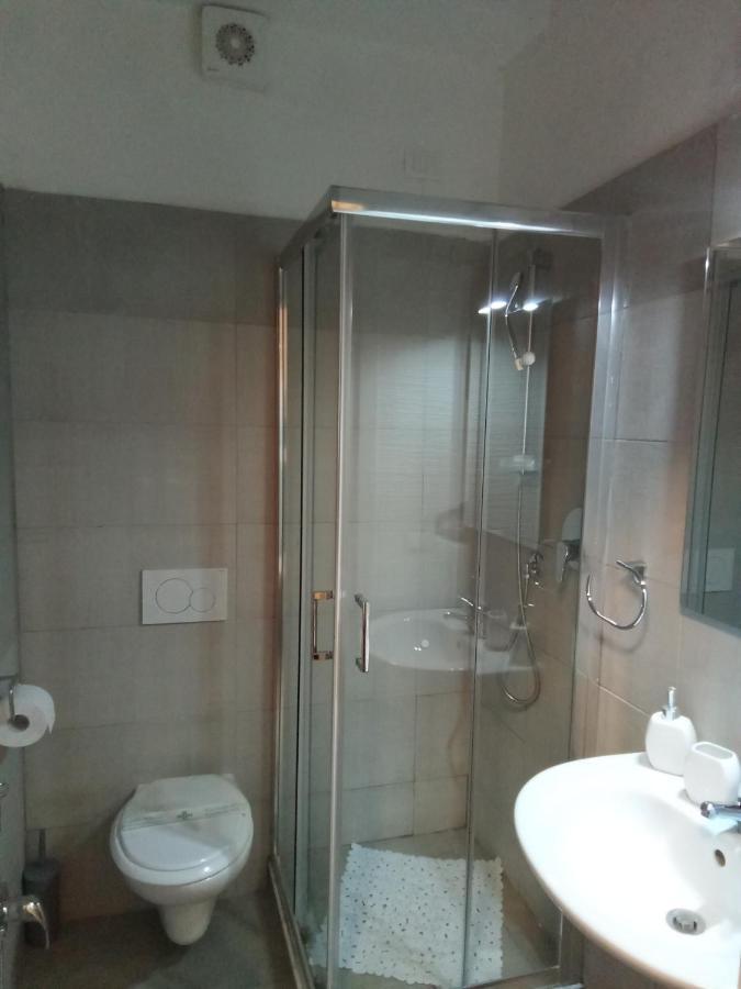 Katrin Luxury Hotel Верона Екстериор снимка